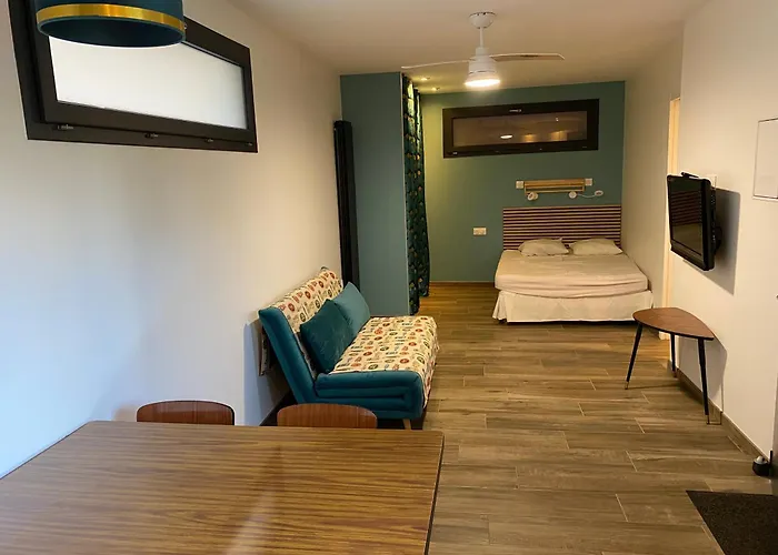 Дом отдыха Dependance Au Calme, Tram A&f, Commerces Parking Gratuit